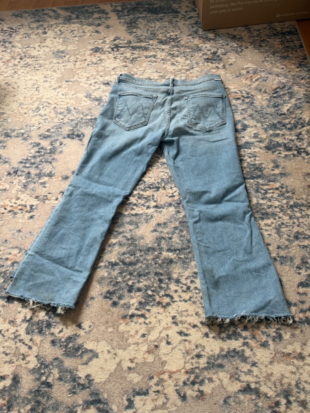 MOTHER Lil Insider Crop Jeans Blessing In Disguise Light Wash Raw Hem Size 31 - Picture 4 of 6